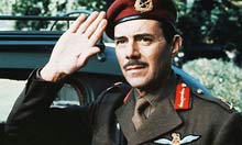 Dirk-Bogarde-in-A-Bridge--003