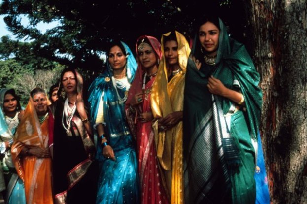 MV5BMTM0NzI5NDc3MF5BMl5BanBnXkFtZTcwMjA0MTAzNA@@._V1_SX640_SY720_