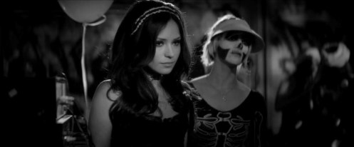 a-girl-walks-home-alone-at-night04