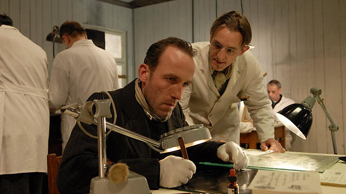 the-counterfeiters_704_2_0