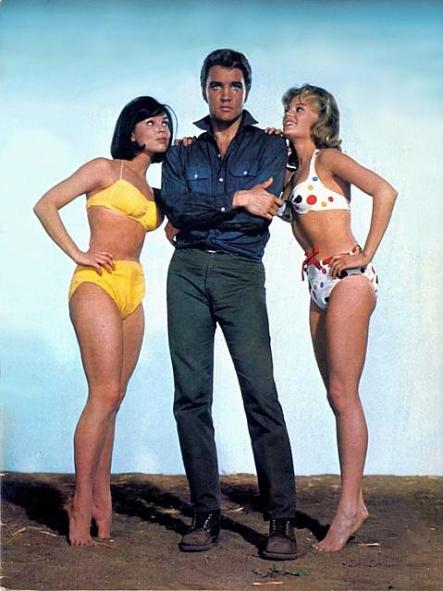 Elvis-With-Lovlies-in-Kissin-Cousins