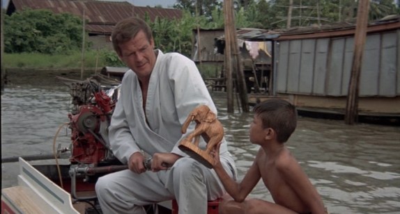 the-man-with-the-golden-gun-437