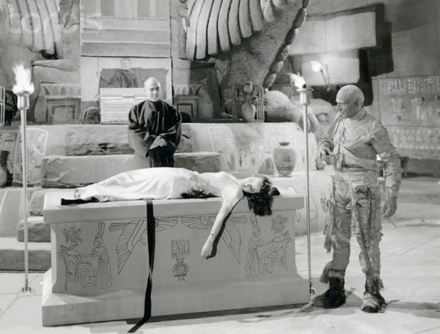 peggy-moran-in-the-mummys-hand