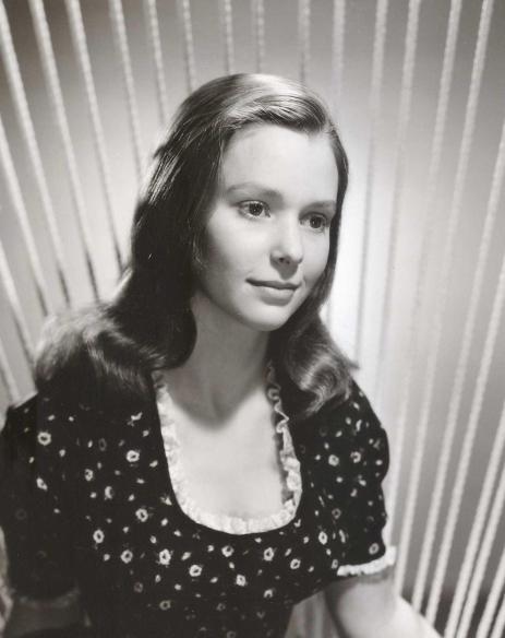 susan-strasberg-in-spindeln-tet-1955-large-picture