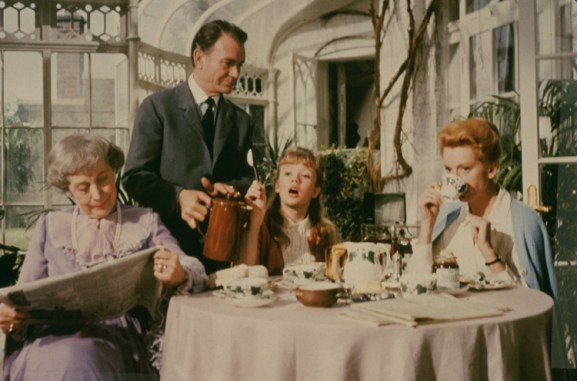 the-chalk-garden-36194_003