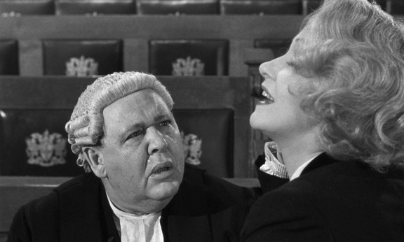 1957-Witness-for-the-Prosecution-08