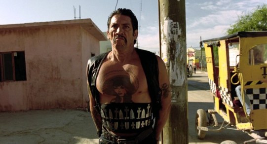 desperado-throwing-knife-gangster-Danny-Trejo-700x379