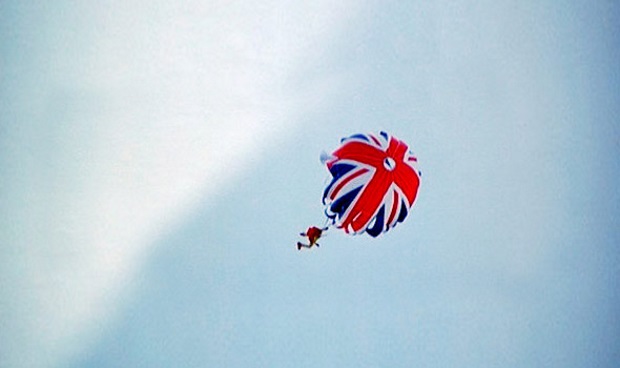 stunts-spywholovedme-590x350