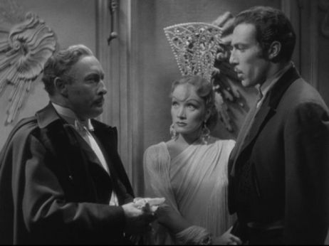 The Devil is a Woman 22