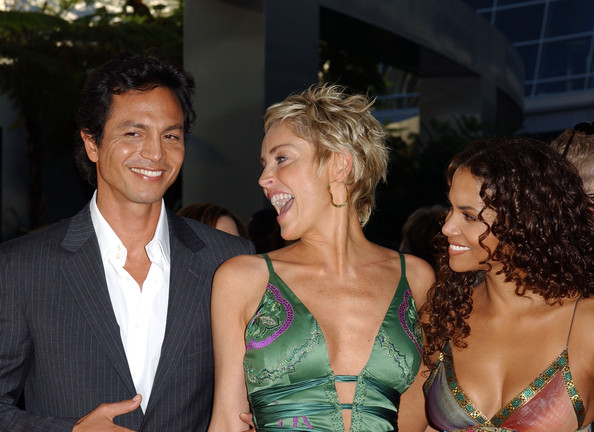 Halle+Berry+Sharon+Stone+Premiere+Catwoman+hYKiaOENY53l