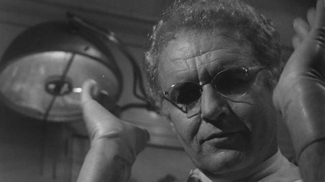 the-loved-one-1965-fragman_10191444-7930_640x360