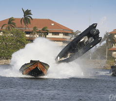 1986172252Quantum-of-Solace-Boat-Chase