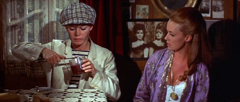 bardot-moreau-malle-viva-maria-1